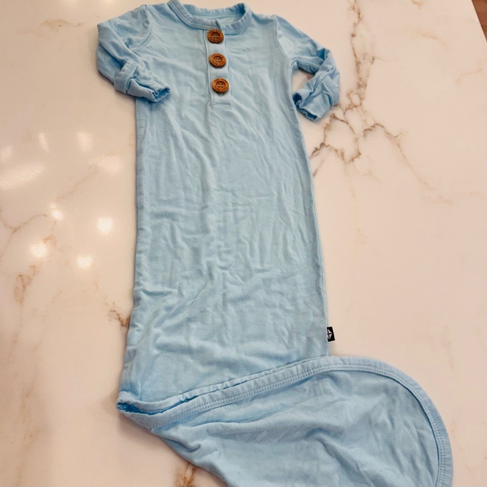 Kyte BABY Newborn Sky Blue Infant Gown with Wooden Buttons and foldover hands